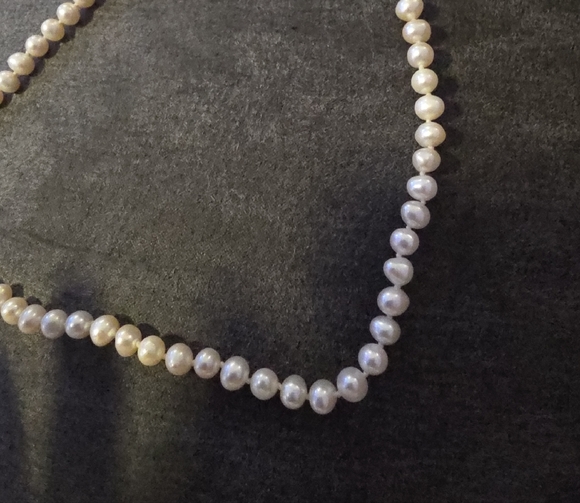 Elegant Pearl Necklace - Picture 2 of 2